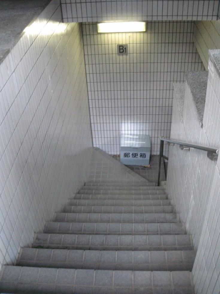 地下出入り口階段