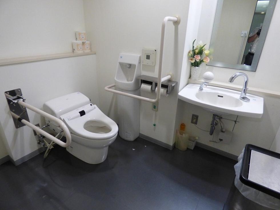 １階 身障者対応多目的トイレ