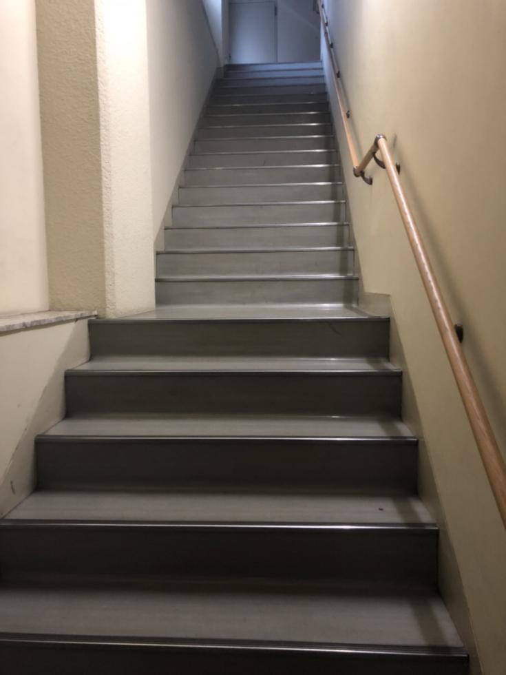 階段（1-2階）