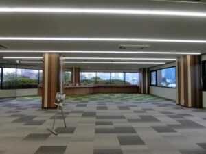 【セットアップ】乃木坂、約80坪。駅近。 ガラスパーテーションの会議室×3付き