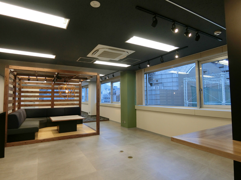 【セットアップ】渋谷、約30坪。 可動式の会議室がイマドキなデザイン