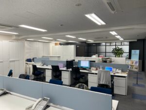 【居抜き】日本橋エリア！ブルー＆ブラックが基調としたスタイリッシュオフィス！