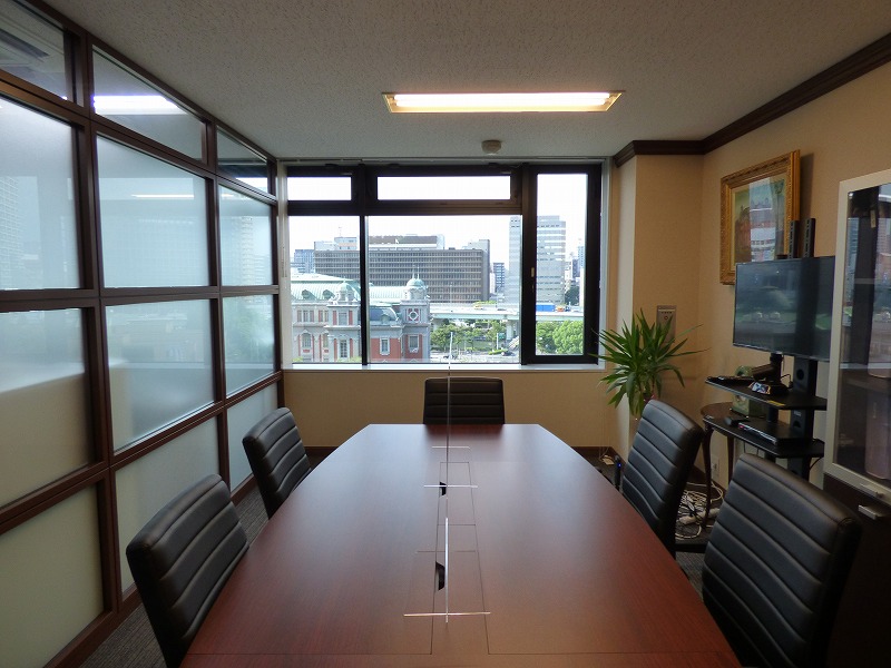 【居抜き】淀屋橋エリア、約30坪。リバービューの会議室付きオフィス！