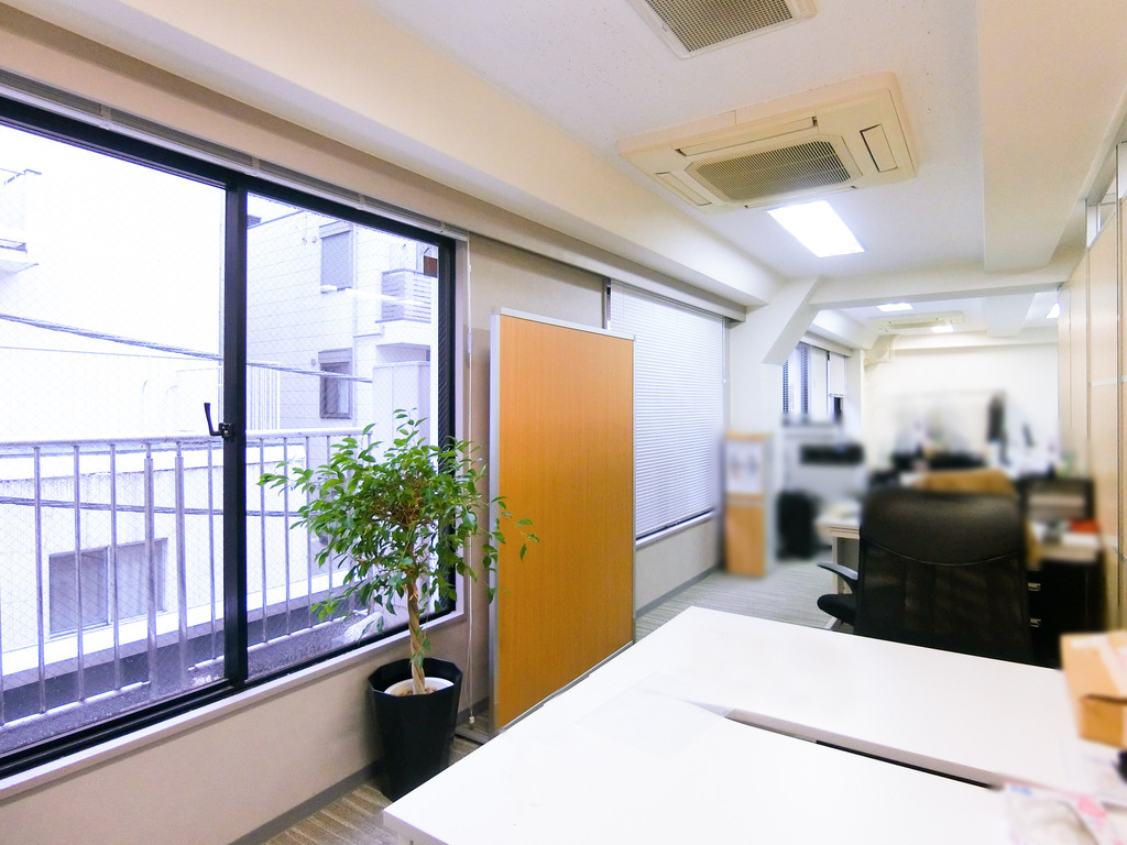 【居抜きオフィス】新宿区　中型ビルの一区画