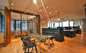 【居抜き】渋谷区エリア　会議室有　開放感のあるシックなデザインオフィス