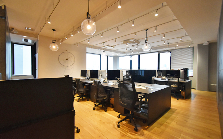 【居抜き】渋谷区エリア　会議室有　開放感のあるシックなデザインオフィス