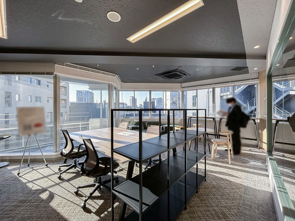 【セットアップ】敷金ゼロ、内装・家具付オフィス　千代田区30坪の稀少オフィス！