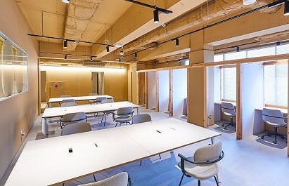【セットアップ】六本木駅から徒歩1分、内装家具付オフィス(会議室・フォンブースが充実)フレキシブル利用可能オフィス
