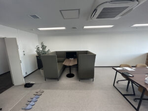 【セットアップ】姫路エリア！デザイン性の優れたオフィス什器の揃ったセットアップオフィス