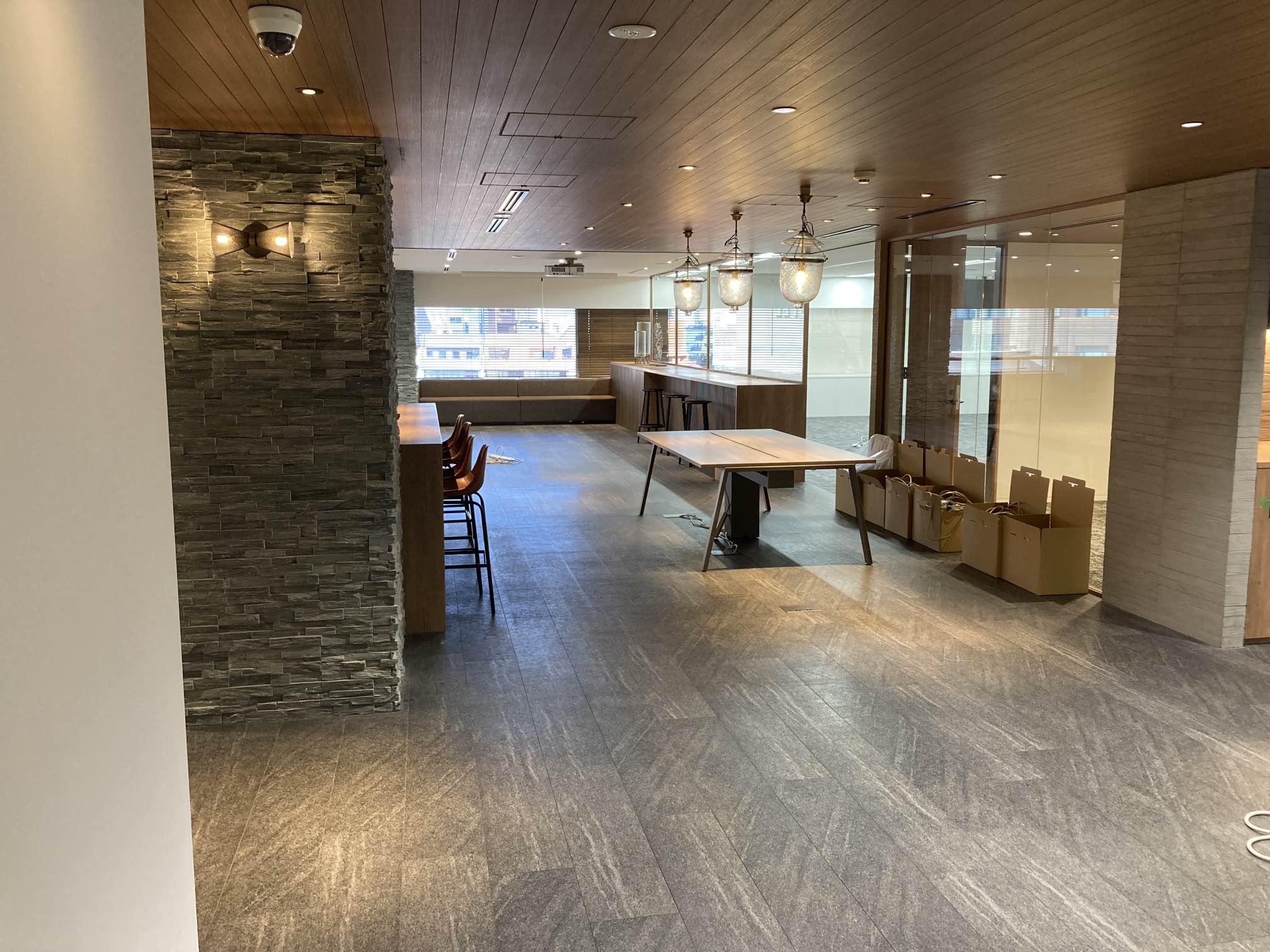 【居抜き】渋谷エリア　約１５０坪　カフェ調のおしゃれな空間を演出したオフィス