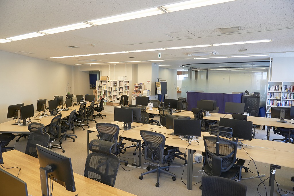 【居抜き】青山エリア　メゾネットタイプの明るいオフィス！