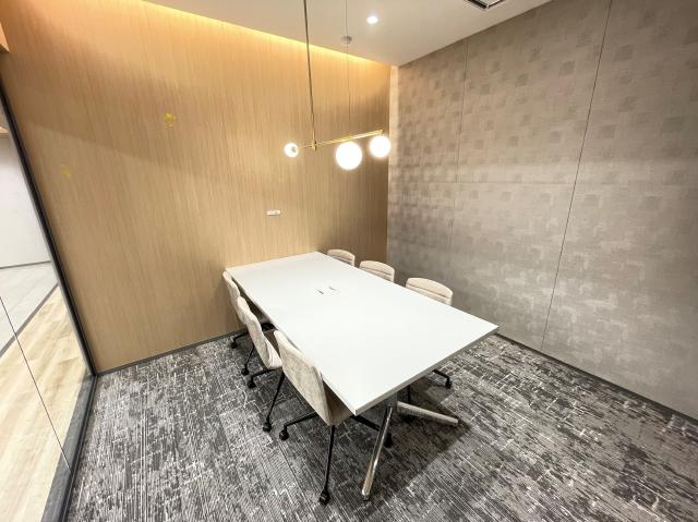 【セットアップ】三田エリア・希少な1階オフィス！会議室・テレカンブース完備！