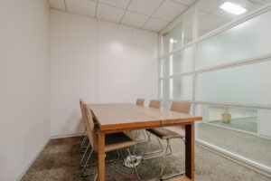 【セットアップ】京橋エリア・北欧テイストの什器付き！会議室3室、ビル共用設備充実！