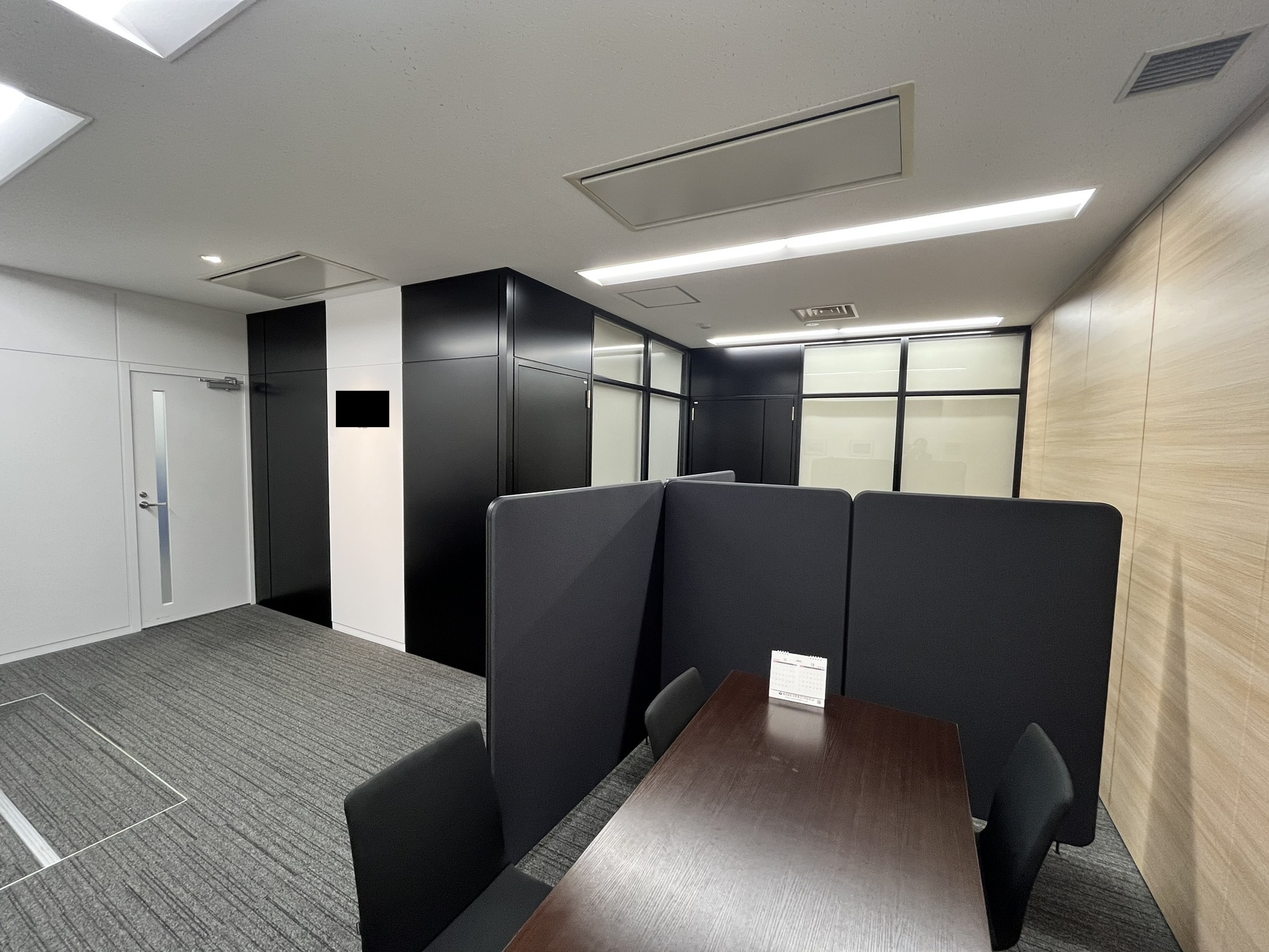 【居抜き】福岡市中央区に会議室つきの居抜きオフィスが登場