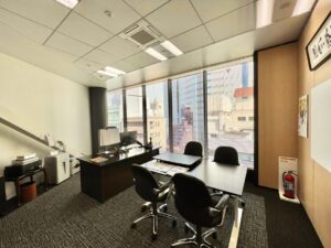 【居抜き】西新宿エリア・省エネやBCP対策、屋上緑化などハイスペックな大型オフィスビル！１９０坪越えの居抜きオフィス。