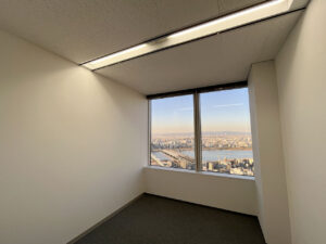 【居抜き】梅田エリア・ここにしかない最高の眺望で高まるオフィスワーク！
