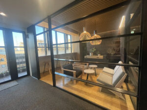 【セットアップ】最上階１フロア限定　カスタム可能な木造新築オフィス！