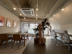 【セットアップ】秋葉原エリア・スタートアップ企業向け。お仕事に没頭できる執務室が魅力的。現代的なデザインのお洒落空間でお仕事を始めてみませんか？