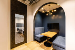 【セットアップ】築浅×ハイグレードビル　「青」が印象的なセンス薫るセットアップオフィスです！