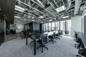【セットアップ】築浅×ハイグレードビル　さまざまな「黒」をあしらえた重厚な雰囲気のセットアップオフィスです！