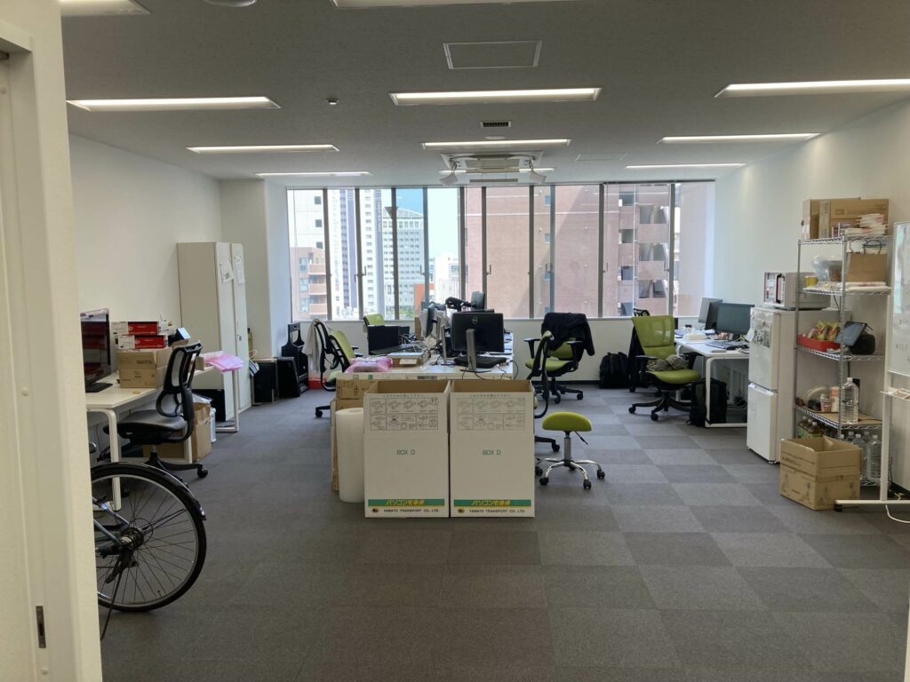 【居抜き】福岡 赤坂エリア・グレード感あるオフィスエントランス！オフィス内は整形・シンプルでレイアウト自在！