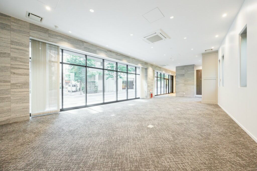 【デザイナーズ】築地駅エリア・複数フロア募集｜希少な1階路面×天井高が魅力のデザイナーズオフィス（1階）