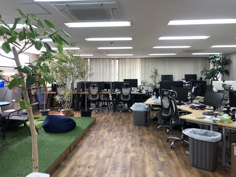 【居抜き】江坂エリア　大・小２つの会議室付き、約40坪の実用性の高い居抜きオフィス