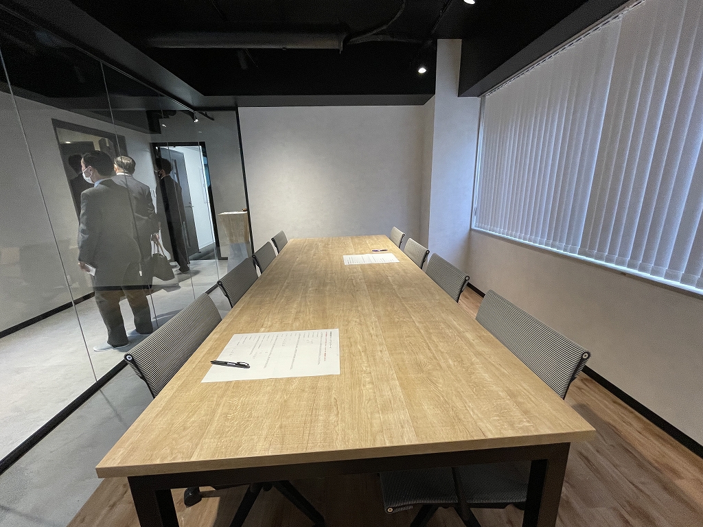 【セットアップ】千代田区エリア 会議室・リフレッシュスペース有の内装付きオフィス
