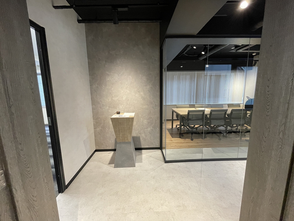 【セットアップ】千代田区エリア 会議室・リフレッシュスペース有の内装付きオフィス