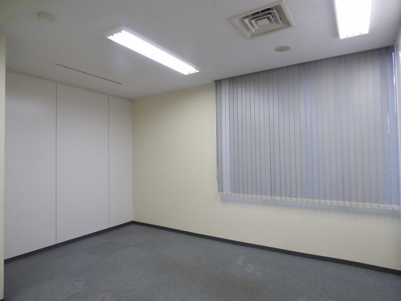 【居抜き】梅田エリア！会議室付き！木目が綺麗な居抜きオフィス！